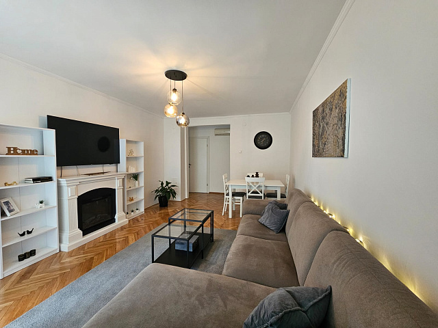 Beautiful and spacious two-bedroom apartment in an excellent location — photo 5
